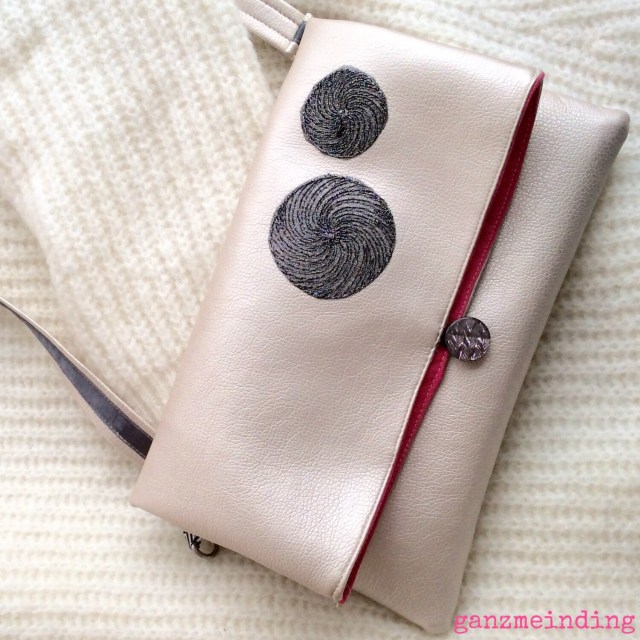 Clutch liegend vorderseite