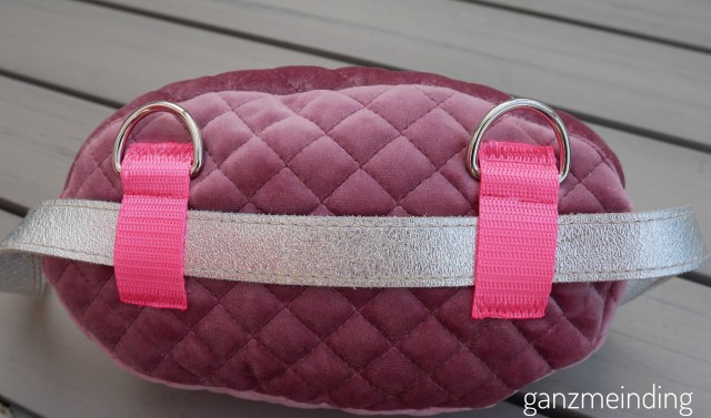 ganzmeinding: Frau Smilla Hedi näht Hamburger Liebe Gürteltasche 05