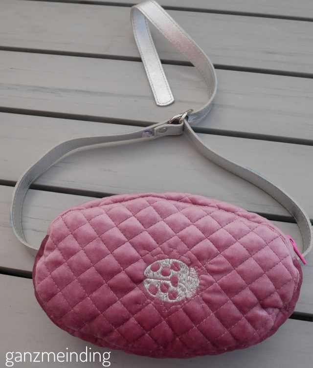 ganzmeinding: Frau Smilla Hedi näht Hamburger Liebe Gürteltasche 07