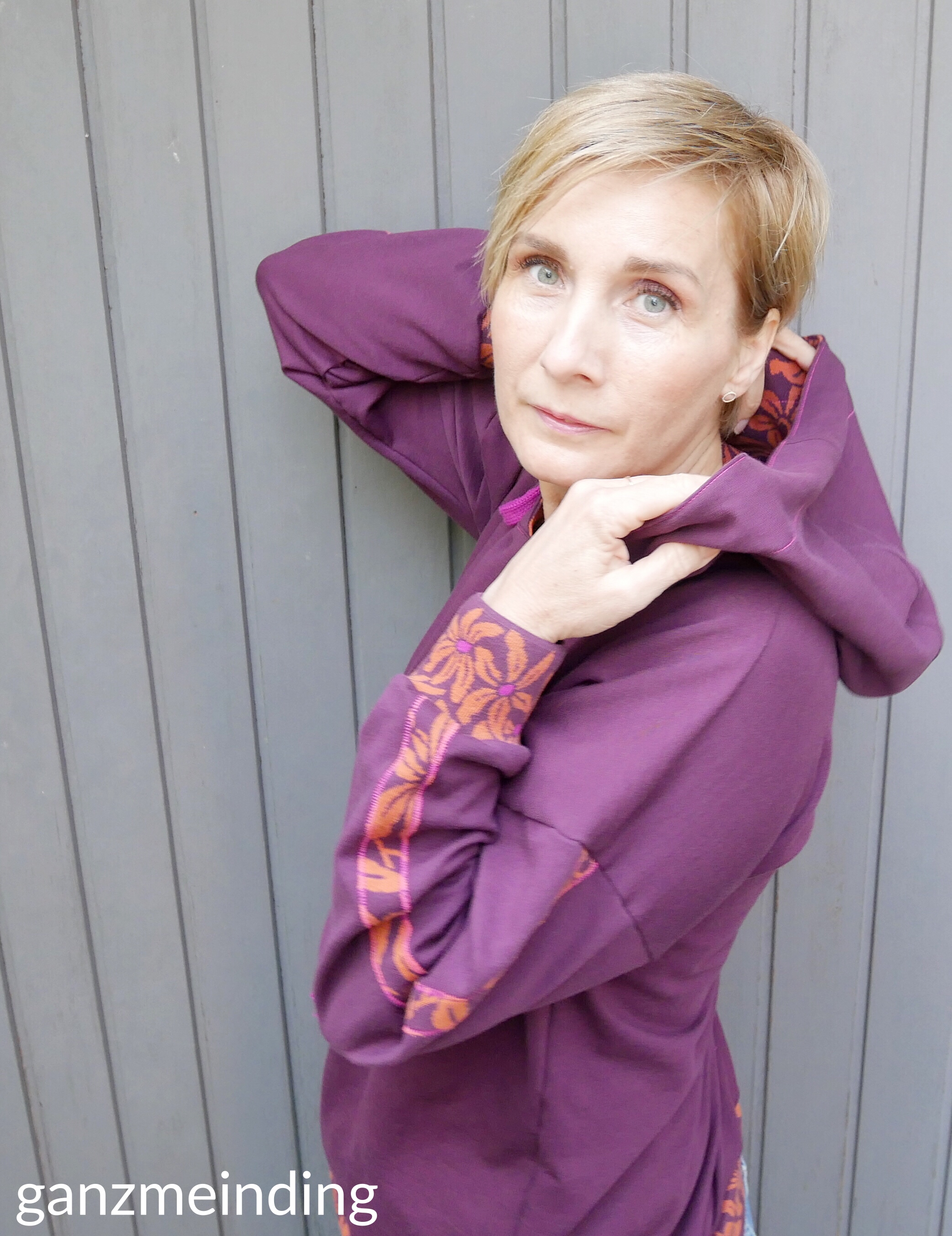 ganzmeinding: Flur Hello Heidi Fabrics, Hoodie 01 die Komplizin 04