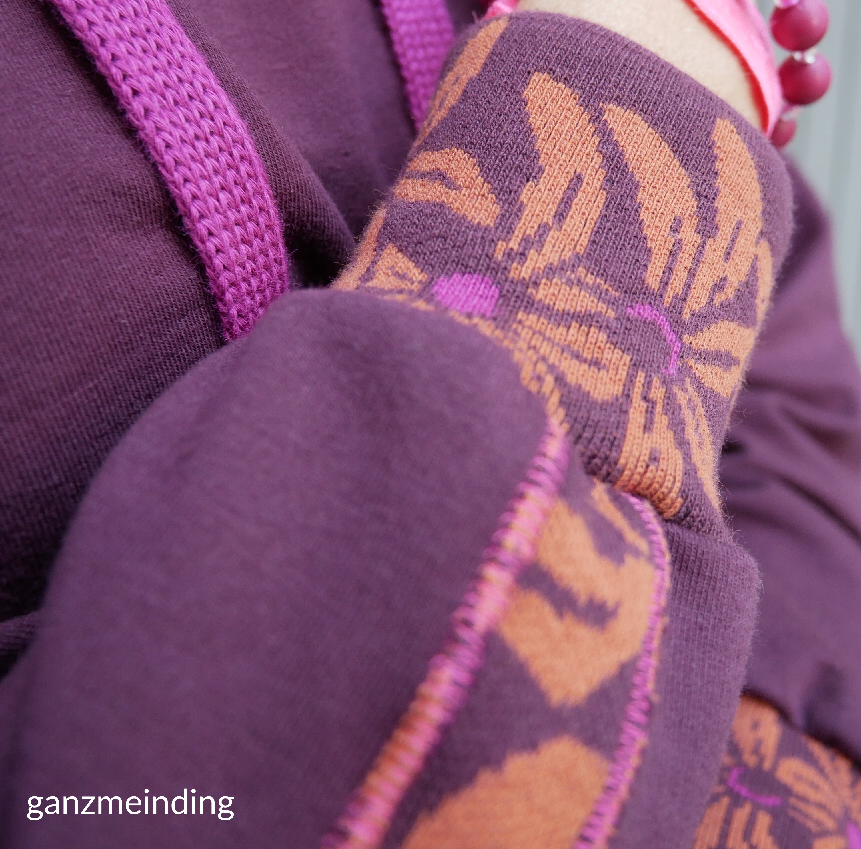 ganzmeinding: Flur Hello Heidi Fabrics, Hoodie 01 die Komplizin 05