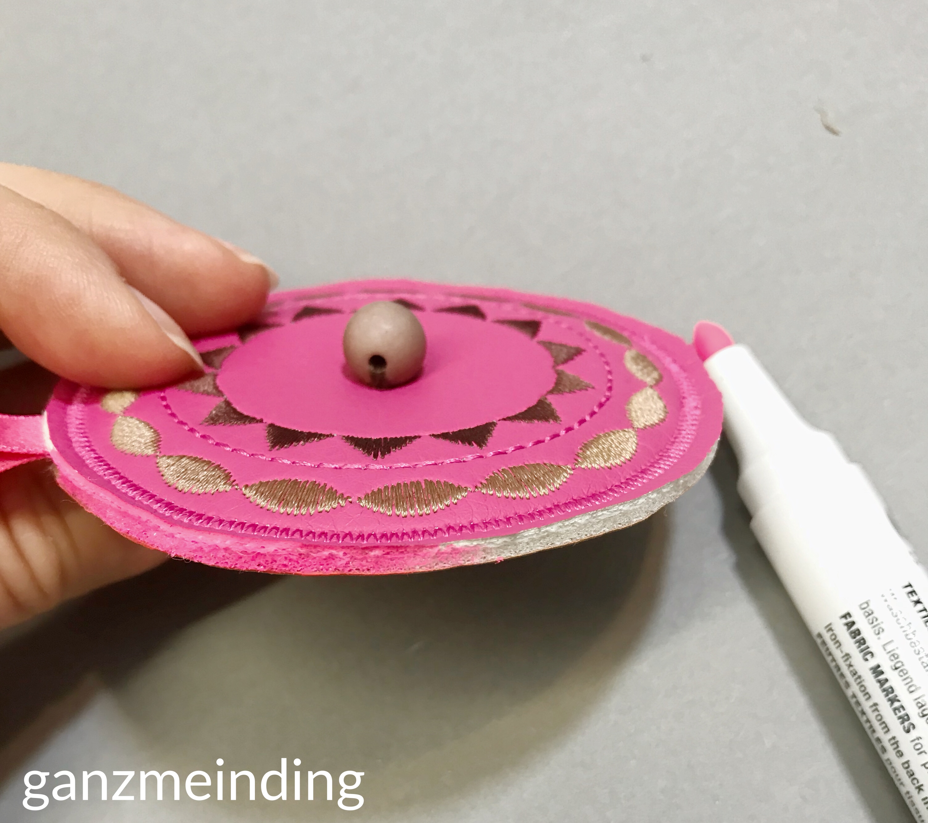 ganzmeinding: Free Tutorial Taschenbaumler Kreisstickapparat Bernina 31