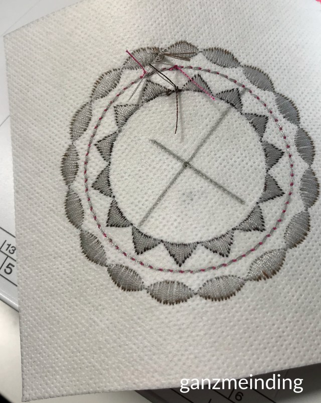 ganzmeinding: Free Tutorial Taschenbaumler Kreisstickapparat Bernina 17