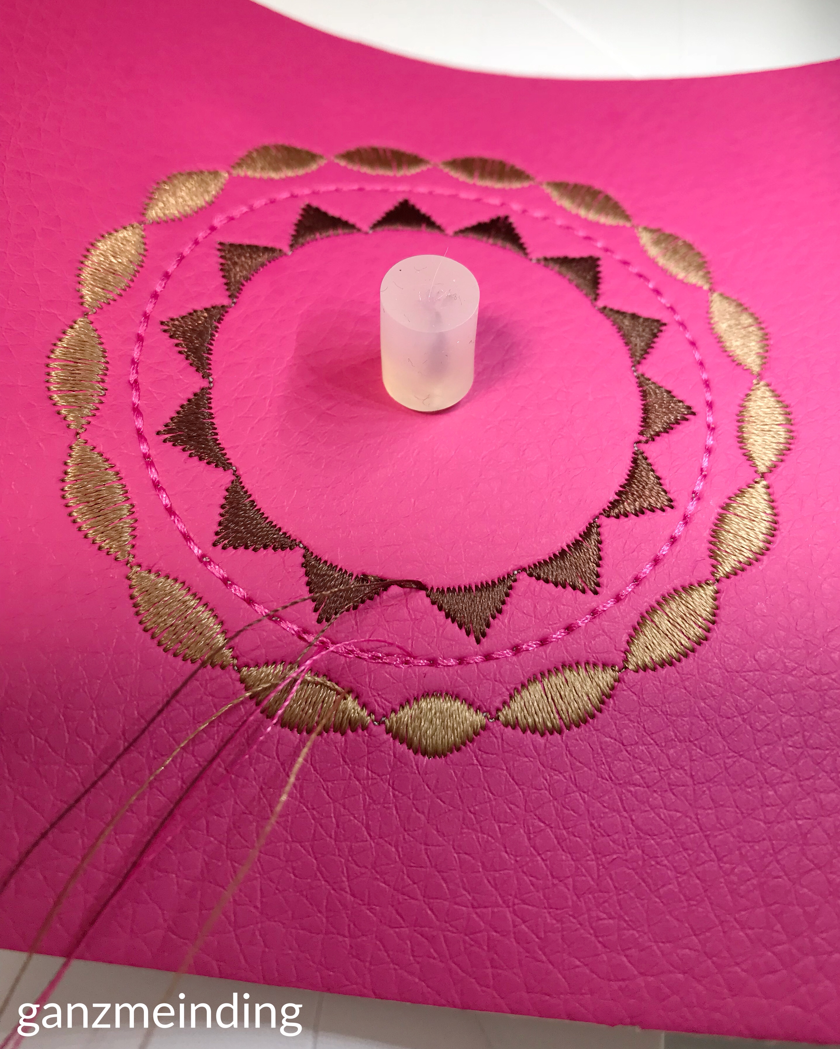 ganzmeinding: Free Tutorial Taschenbaumler Kreisstickapparat Bernina 16