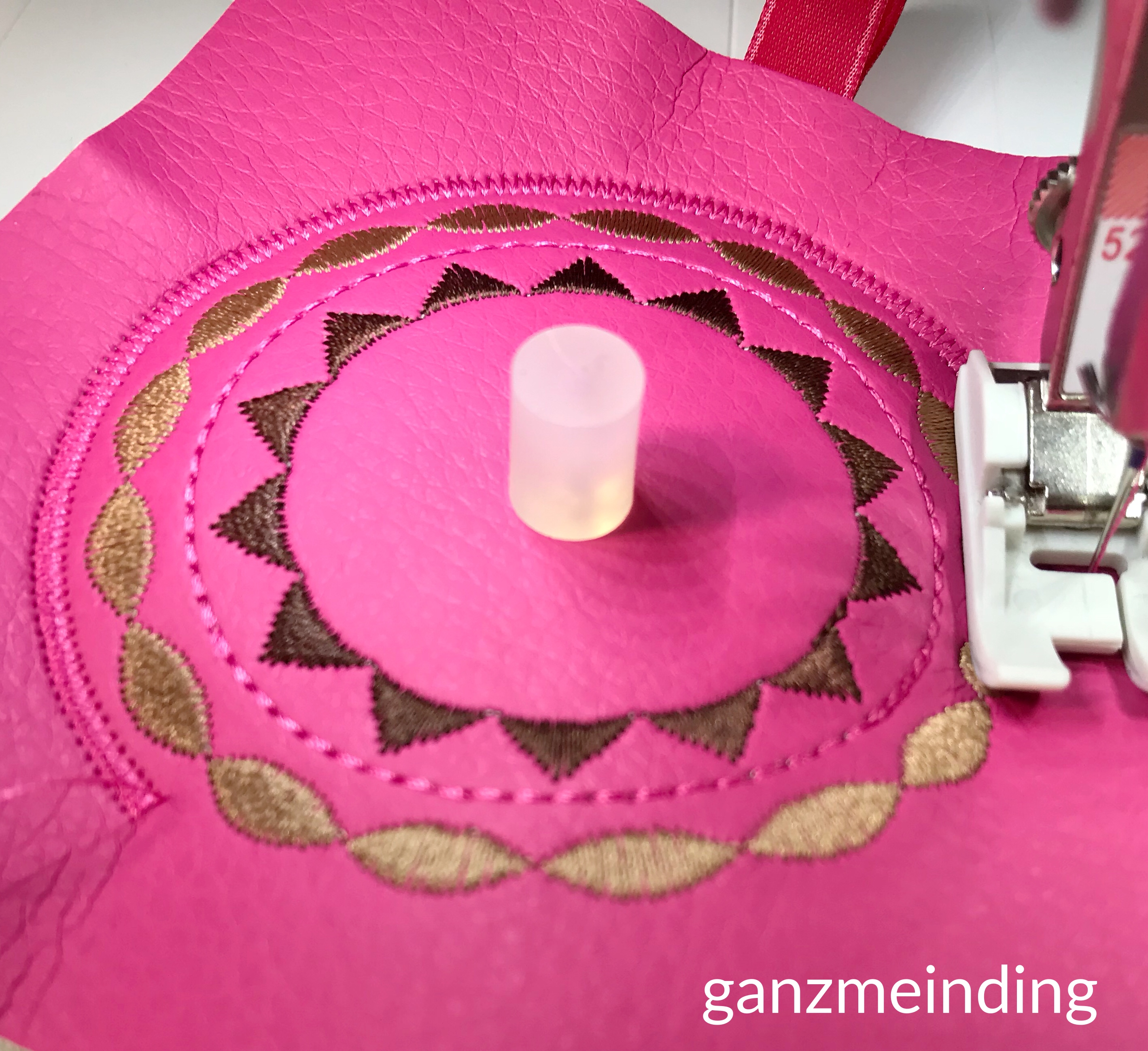 ganzmeinding: Free Tutorial Taschenbaumler Kreisstickapparat Bernina 21