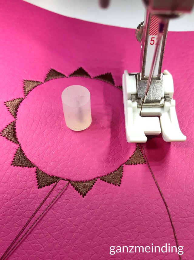 ganzmeinding: Free Tutorial Taschenbaumler Kreisstickapparat Bernina 14