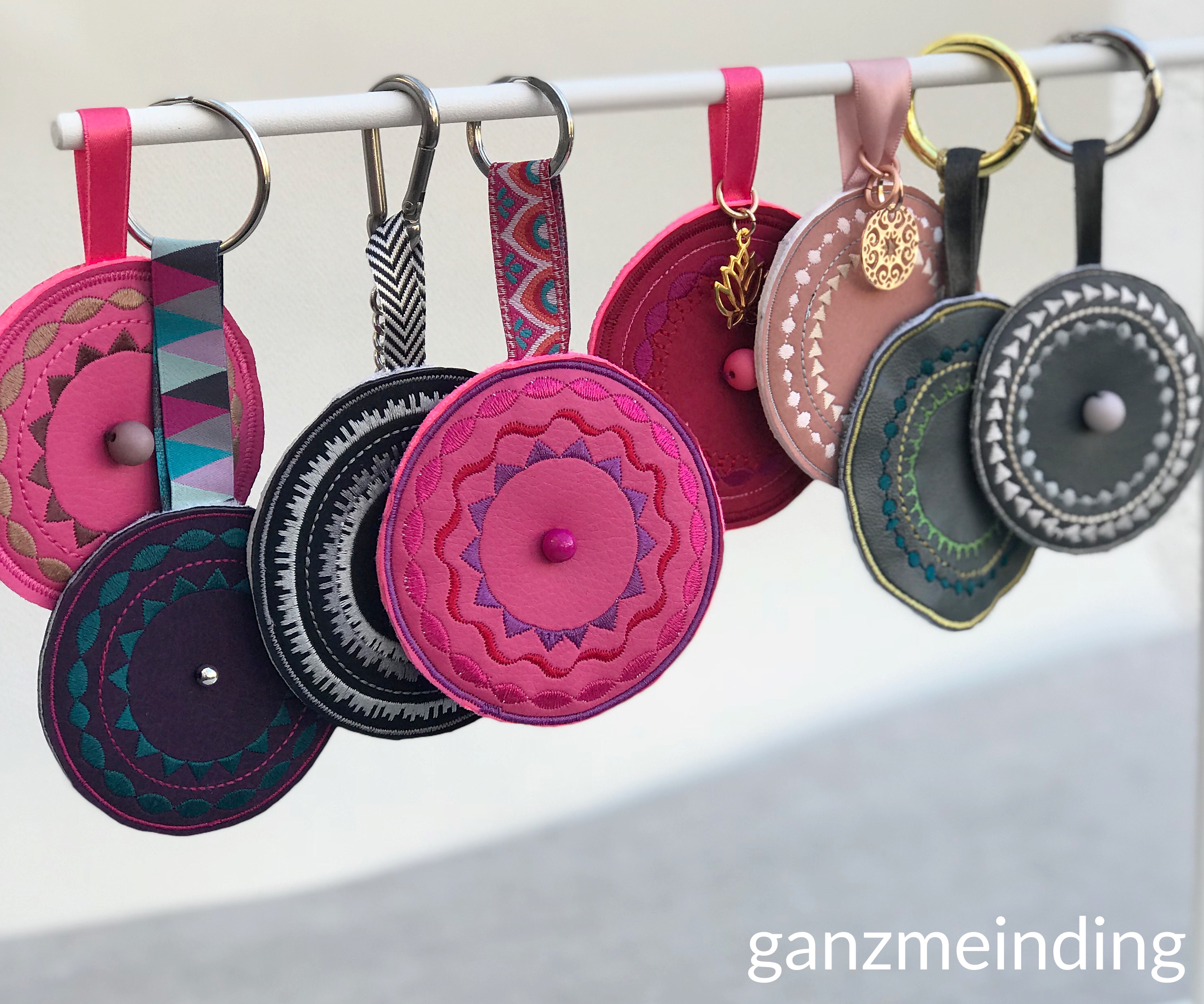 ganzmeinding: Free Tutorial Taschenbaumler Kreisstickapparat Bernina 02