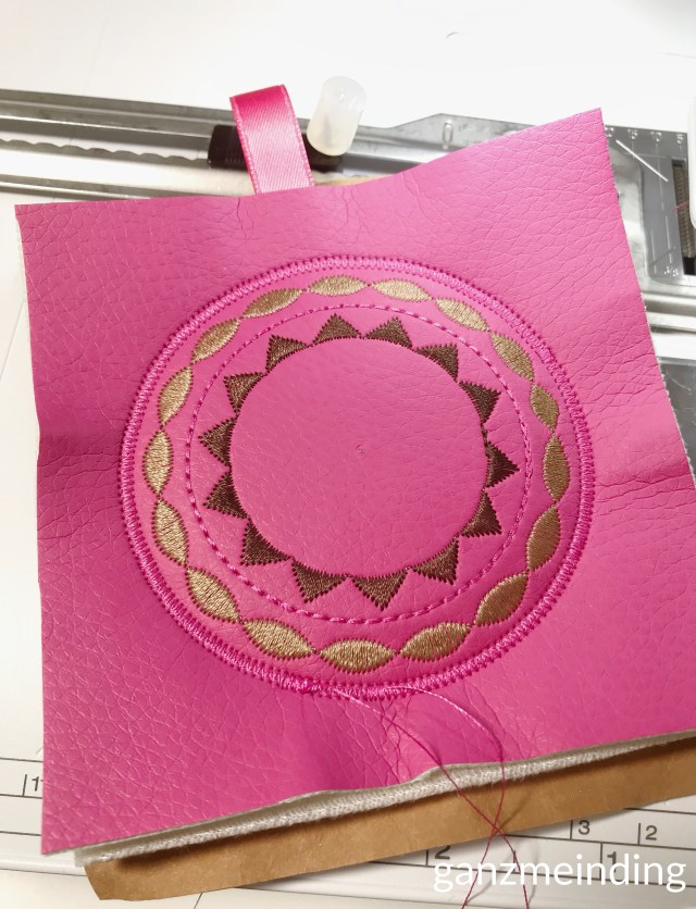 ganzmeinding: Free Tutorial Taschenbaumler Kreisstickapparat Bernina 22