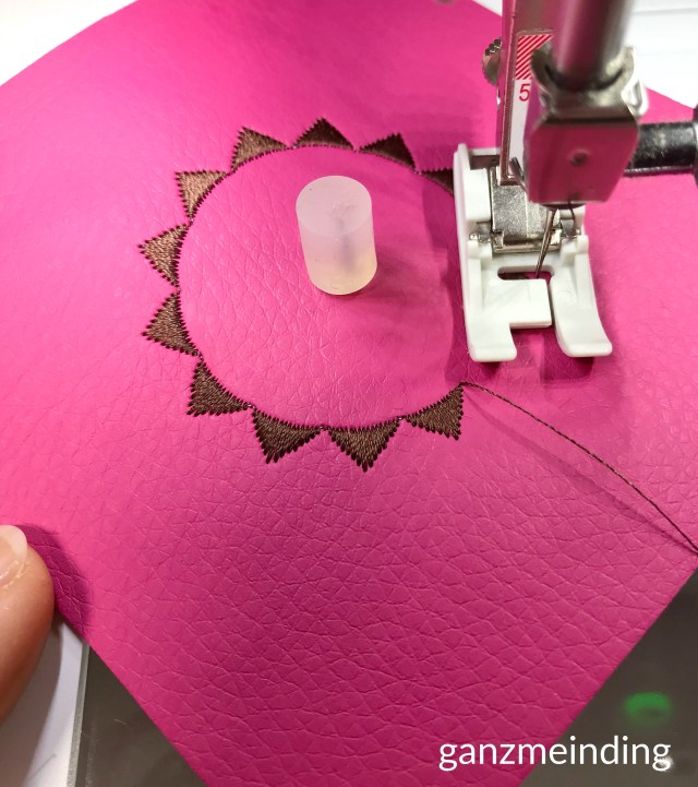 ganzmeinding: Free Tutorial Taschenbaumler Kreisstickapparat Bernina 13