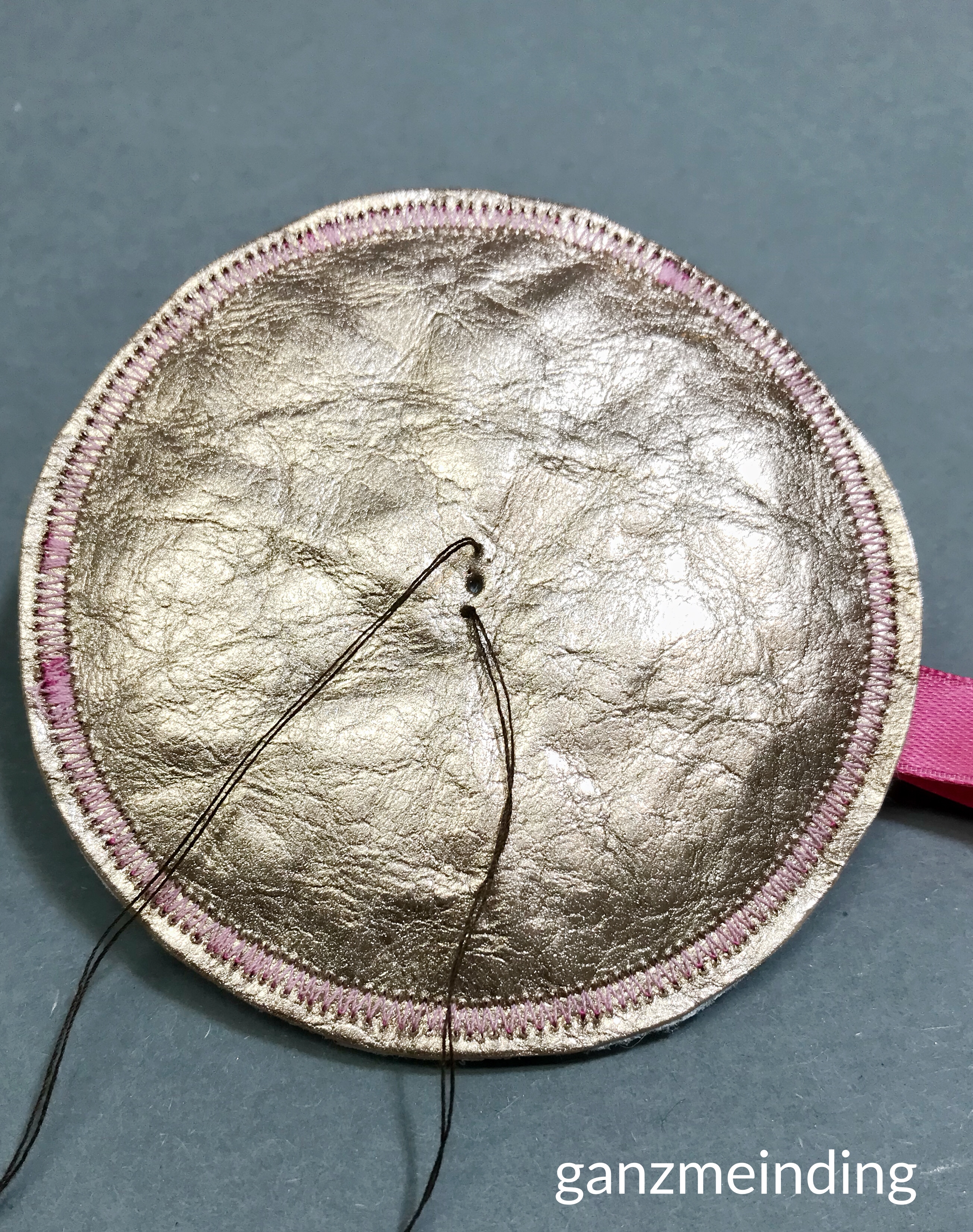 ganzmeinding: Free Tutorial Taschenbaumler Kreisstickapparat Bernina 29