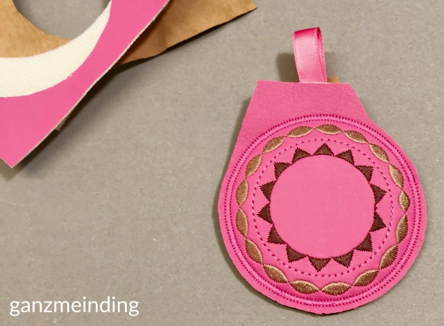 ganzmeinding: Free Tutorial Taschenbaumler Kreisstickapparat Bernina 25