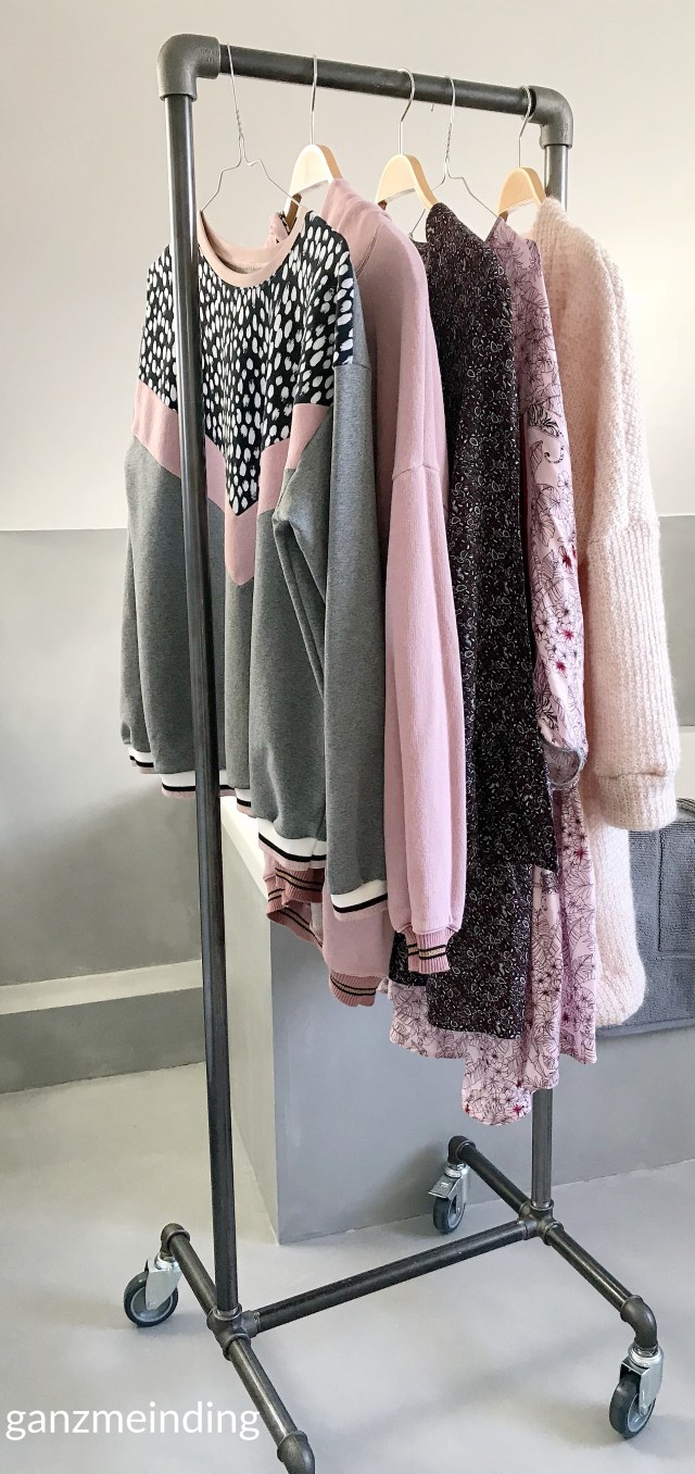 ganzmeinding: Frau Luise Hedi näht, Kleiderständer von Ziito 07