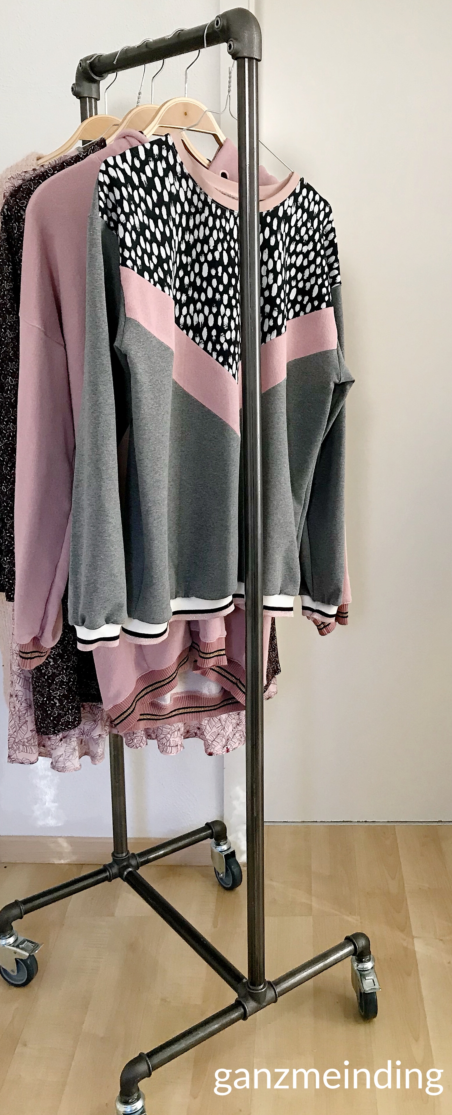 ganzmeinding: Frau Luise Hedi näht, Kleiderständer von Ziito 09